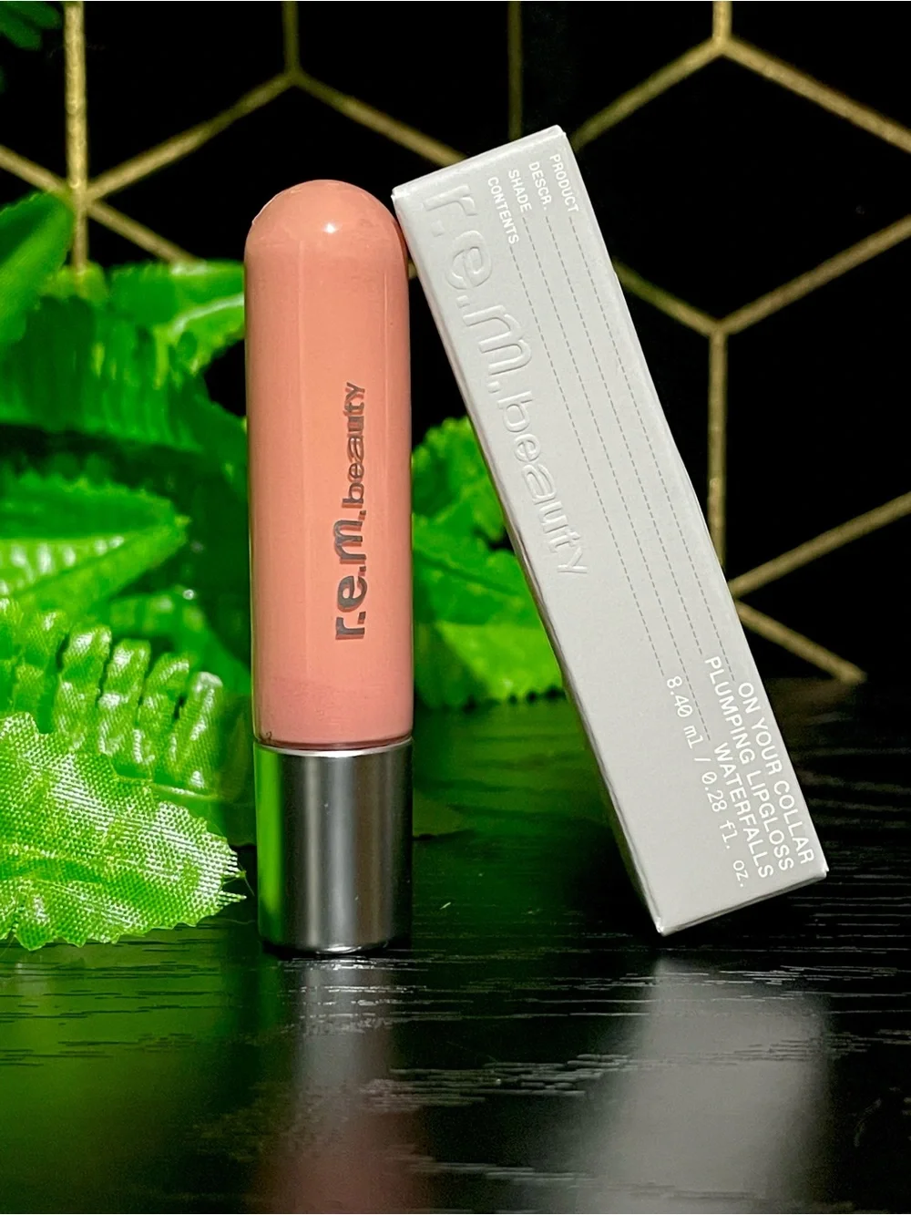 r.e.m. beauty On Your Collar Plumping Lip Gloss – Shade: Waterfalls